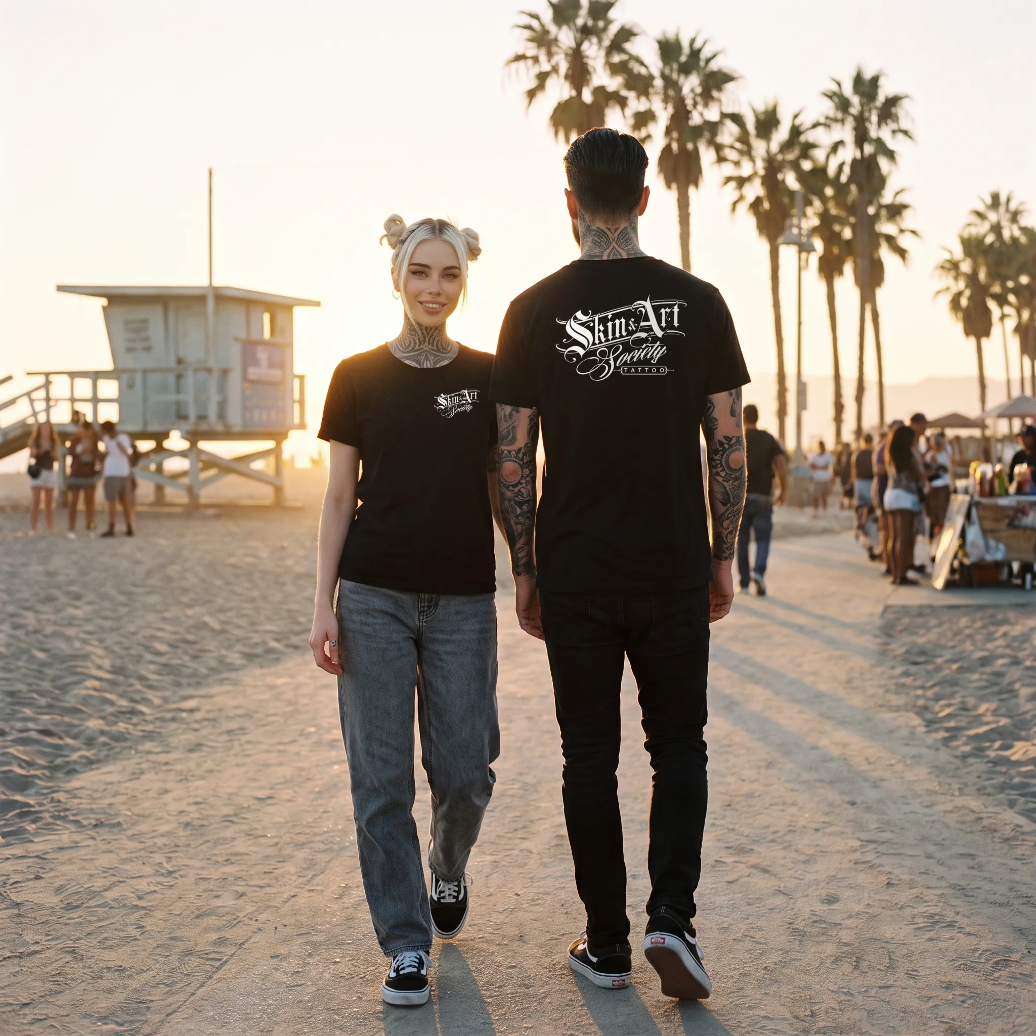 Skin & Art Society Logo-Shirt — Pärchen am Venice Beach, Brust- und Rückenprint