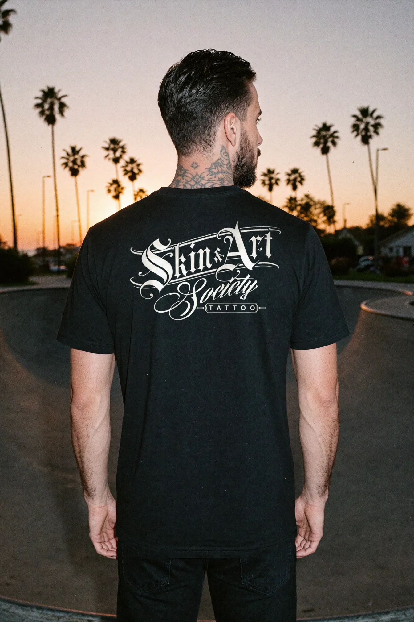 Logo-Shirt mit großem Rückenprint, Skatepark im Abendlicht